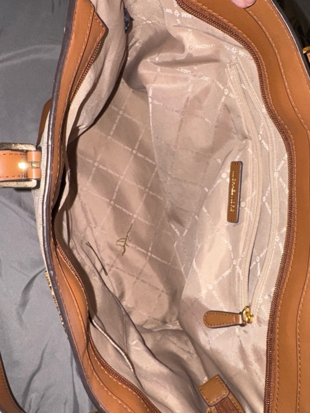 Michael Kors Cream Monogram Shoulder Bag with Gold Logo - Picture 2 of 4